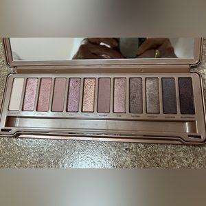 Naked 3 eyeshadow palette